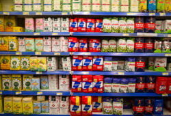 La Anónima compra 12 supermercados de Libertad en plena crisis del retail en Argentina