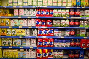 La Anónima compra 12 supermercados de Libertad en plena crisis del retail en Argentina